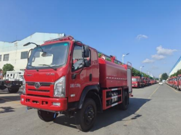 三环单排四驱洒水车